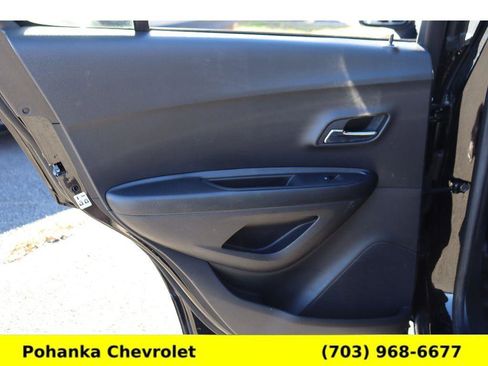 Used 2022 Chevrolet Trax LT w/ LT Convenience Package image 25
