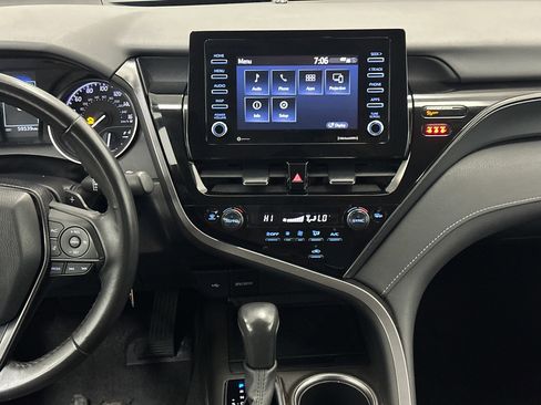 Used 2023 Toyota Camry SE image 16