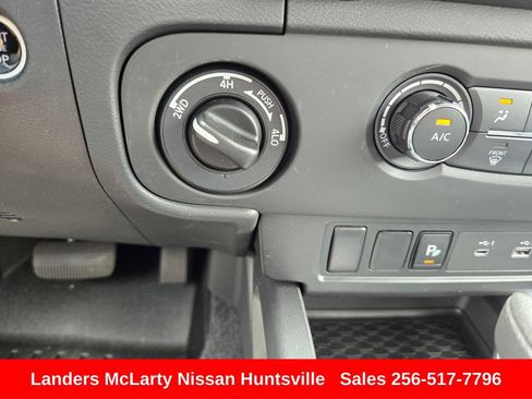 Used 2025 Nissan Frontier SV AWD/4WD image 19