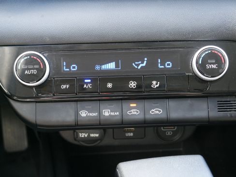 Used 2023 Hyundai Elantra SEL image 18