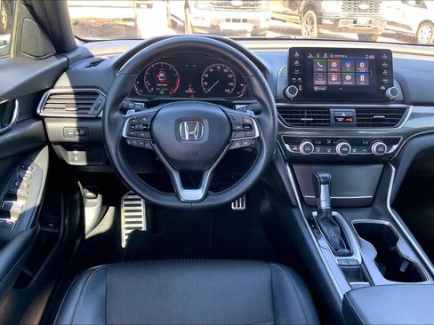 Used 2018 Honda Accord Sport image 6