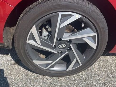 Used 2025 Hyundai Elantra SEL FWD image 11