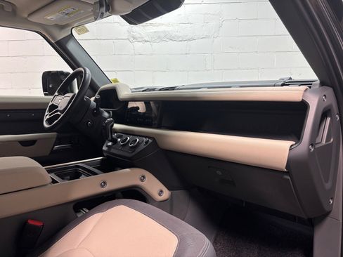 Used 2024 Land Rover Defender 110 X-Dynamic SE AWD/4WD image 30