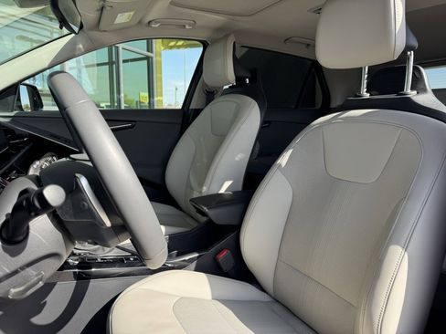Used 2023 Kia Niro EX Touring image 34