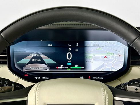 Used 2025 Land Rover Range Rover SE image 10