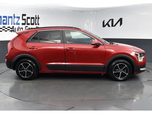 Used 2025 Kia Niro EX FWD image 6