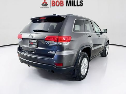 Used 2019 Jeep Grand Cherokee Laredo AWD/4WD image 7