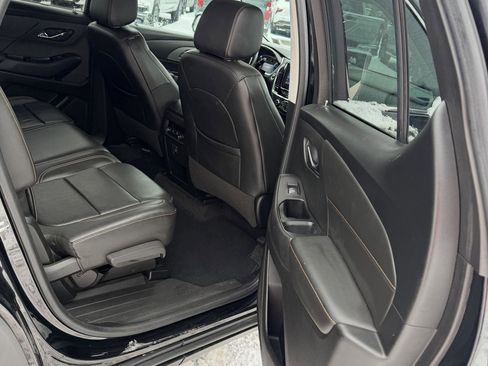 Used 2020 Chevrolet Traverse LT image 16