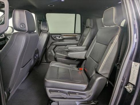 Used 2023 Chevrolet Suburban Premier image 13