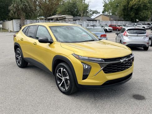 Certified 2024 Chevrolet Trax RS image 2