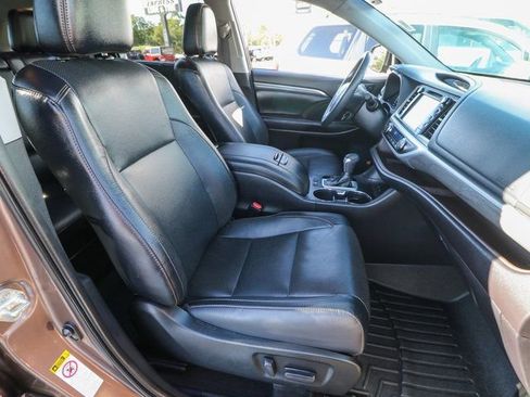 Used 2019 Toyota Highlander Limited image 23