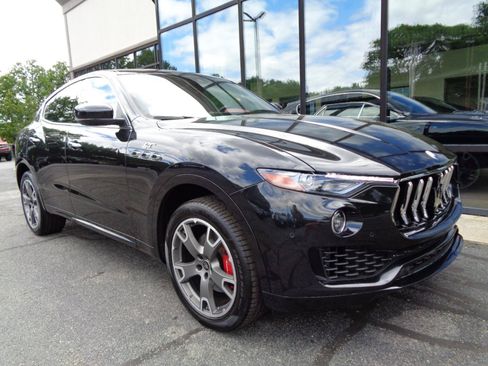 Used 2023 Maserati Levante GT AWD/4WD image 3