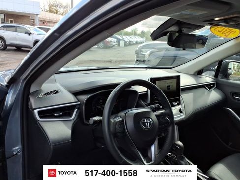 Used 2025 Toyota Corolla Cross XLE AWD/4WD image 14