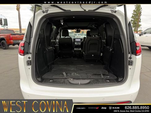 Used 2026 Chrysler Pacifica Limited w/ S Appearance Package FWD image 24