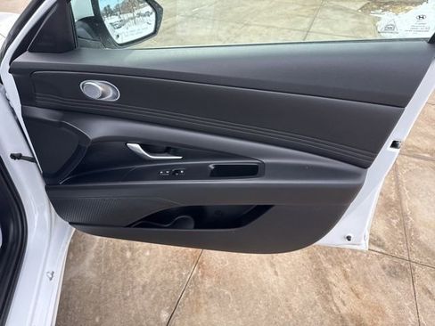 Used 2023 Hyundai Elantra SEL w/ Convenience Package image 32