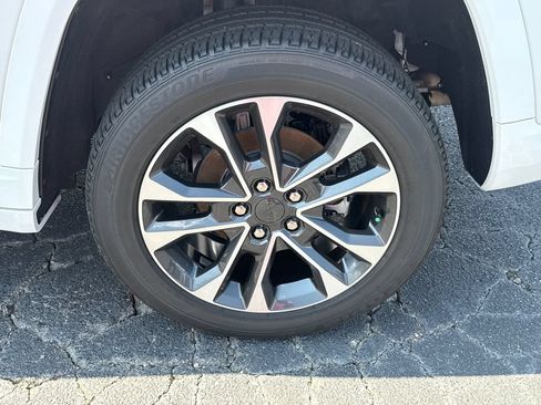 Used 2023 Jeep Grand Cherokee Overland w/ Luxury Tech Group IV RWD image 20