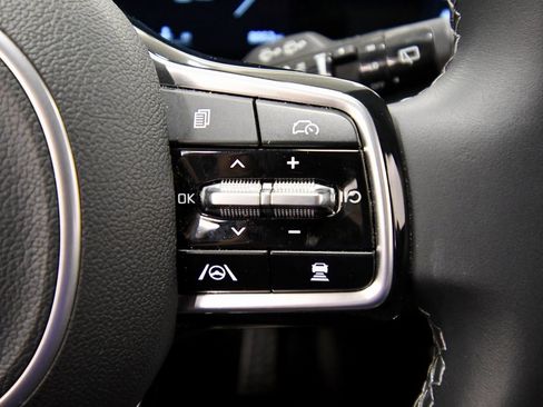 Certified 2025 Kia Sorento SX image 25