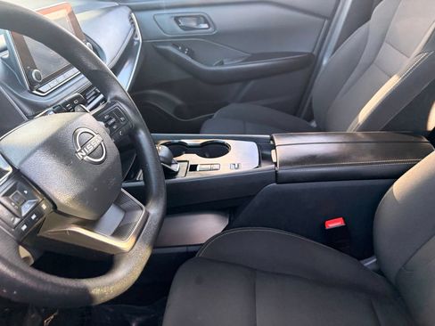 Used 2025 Nissan Rogue S FWD image 19
