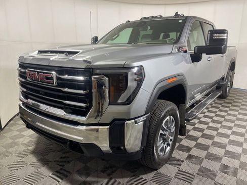 Used 2024 GMC Sierra 3500 SLE w/ SLE Value Package AWD/4WD image 4