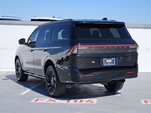 New 2025 Lincoln Navigator Reserve w/ Jet Appearance Package image 5