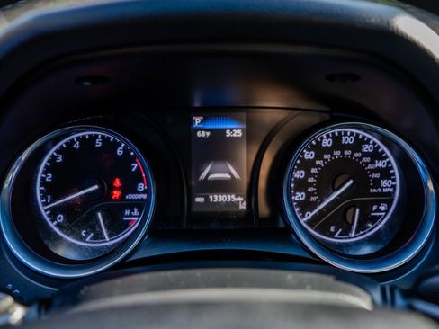 Used 2020 Toyota Camry SE image 19