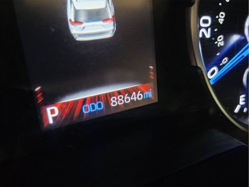 Used 2022 Toyota RAV4 XLE Premium AWD/4WD image 33