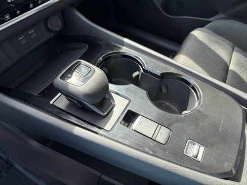 Used 2025 Nissan Rogue SV image 36