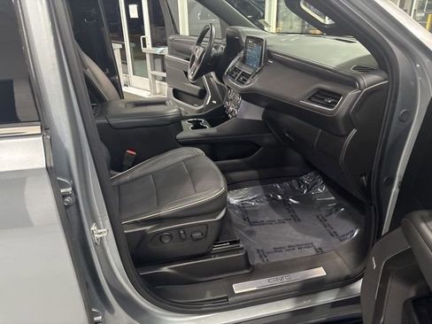 Used 2023 GMC Yukon XL SLT w/ SLT Premium Package image 42