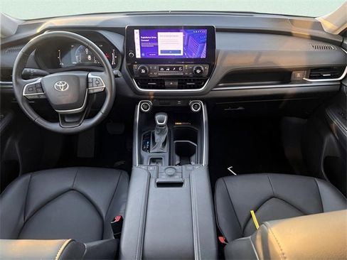 Used 2024 Toyota Grand Highlander XLE image 6