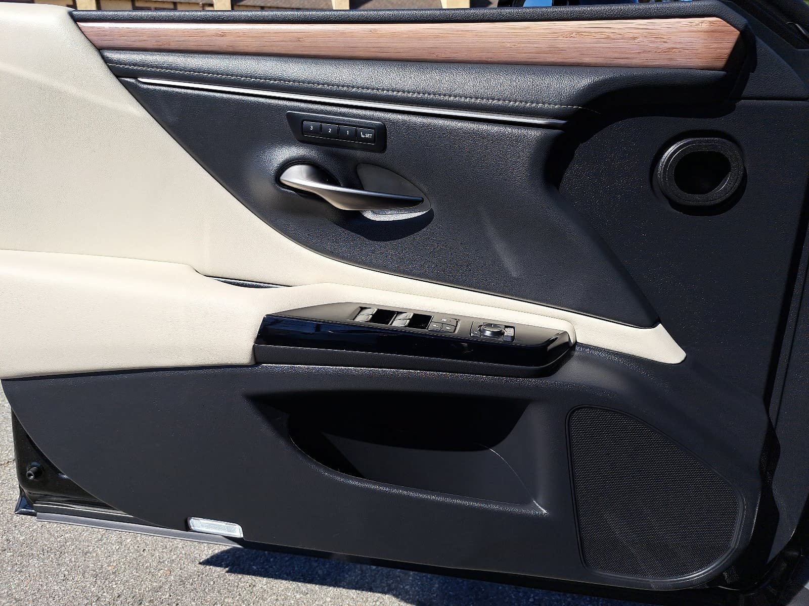 Used 2024 Lexus ES 300h w/ Premium Package FWD image 28