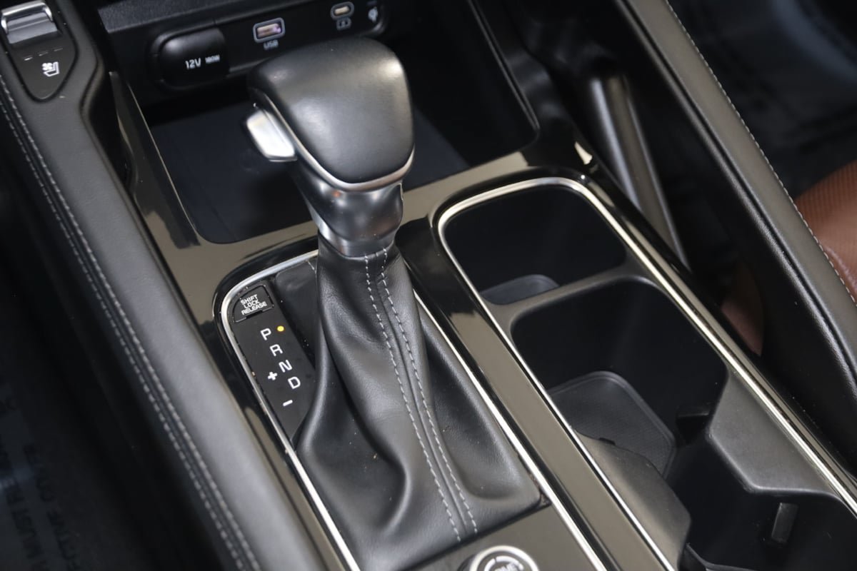 Used 2024 Kia Telluride EX w/ EX Captain's Chair Package FWD image 7