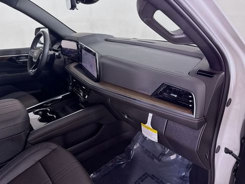 Used 2025 Chevrolet Tahoe High Country image 34