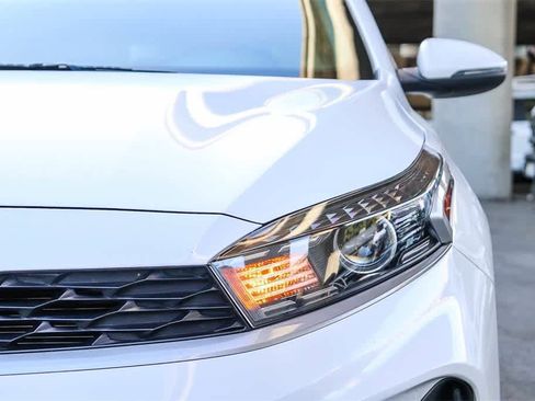 Used 2023 Kia Forte LXS w/ LXS Technology Package image 4