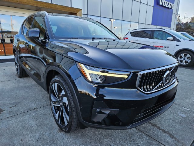 Certified 2024 Volvo XC40 B5 Plus w/ Protection Package Premier AWD/4WD image 3