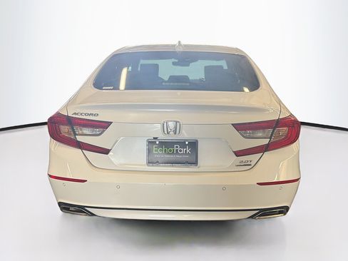 Used 2018 Honda Accord Touring image 7