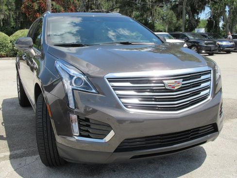 Used 2019 Cadillac XT5 Luxury FWD image 2
