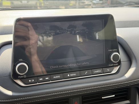 Used 2025 Nissan Rogue SV w/ SV Premium Package image 21