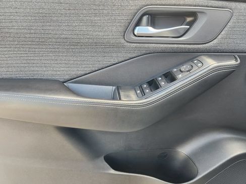 Used 2023 Nissan Rogue SV FWD image 21