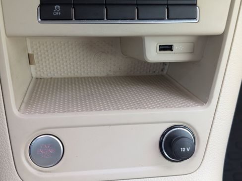 Used 2016 Volkswagen Tiguan S image 24