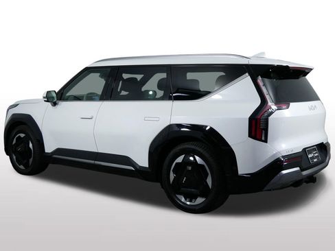 Certified 2024 Kia EV9 Land image 8