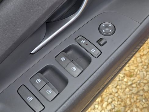 Used 2025 Hyundai Elantra SEL image 16