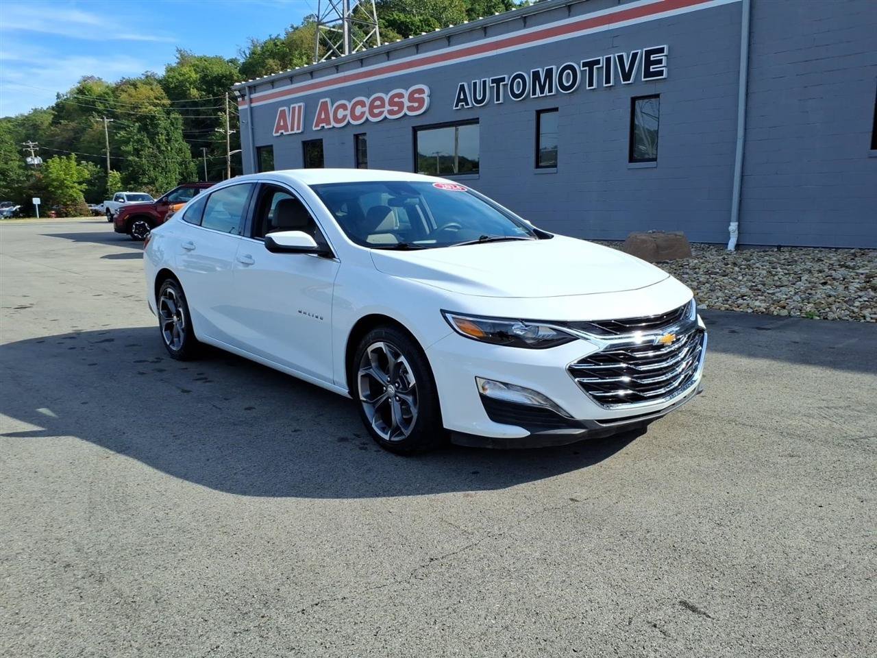 Used 2024 Chevrolet Malibu LT FWD image 2