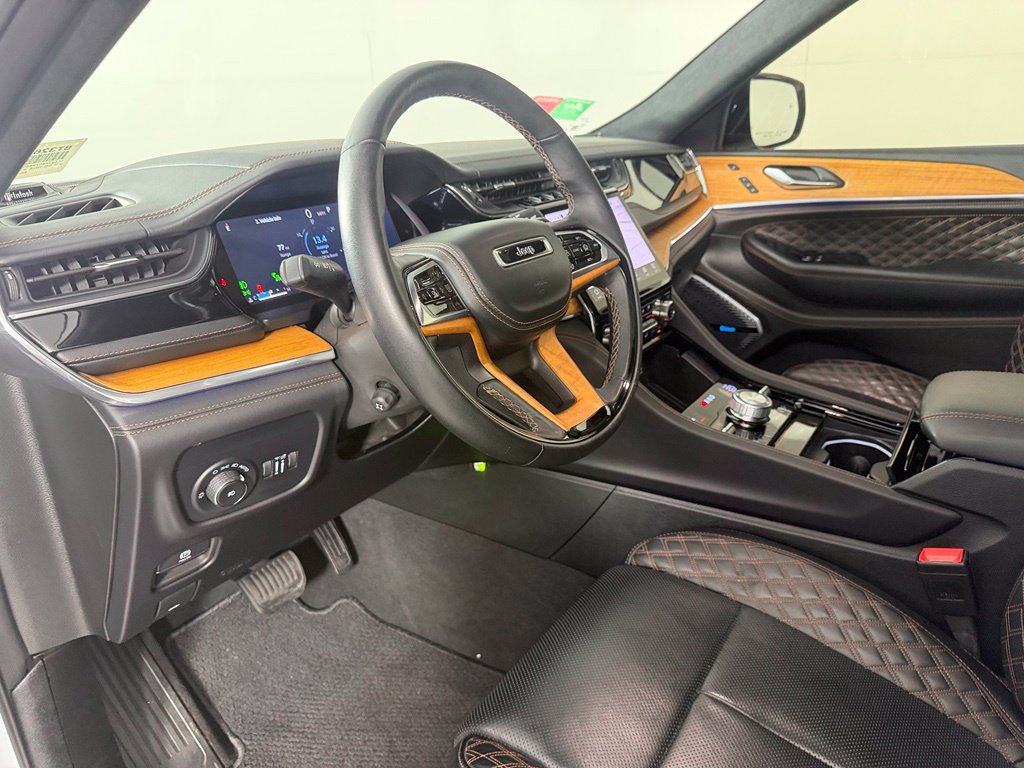 Used 2024 Jeep Grand Cherokee Summit AWD/4WD image 15