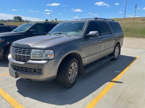 Used 2013 Lincoln Navigator L 4WD image 10