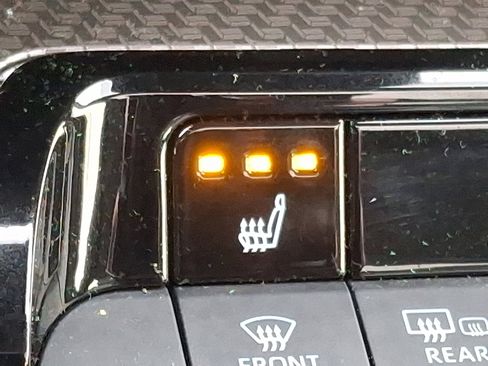 Used 2024 Toyota Prius XLE image 26