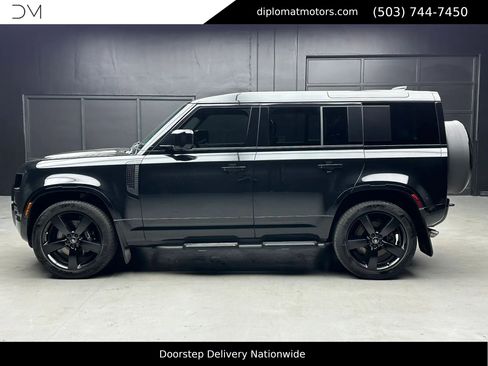 Used 2025 Land Rover Defender 110 V8 image 3