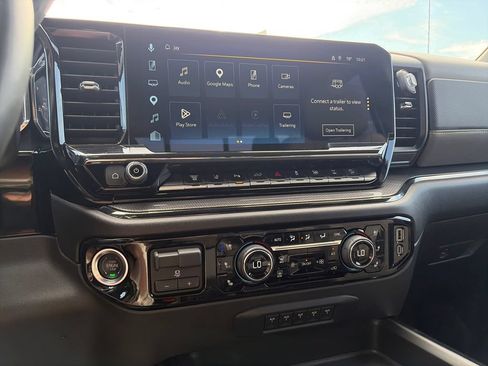 Used 2025 Chevrolet Silverado 2500 ZR2 w/ Technology Package AWD/4WD image 22