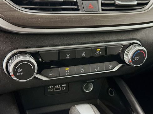 Used 2024 Nissan Altima 2.5 SV image 23