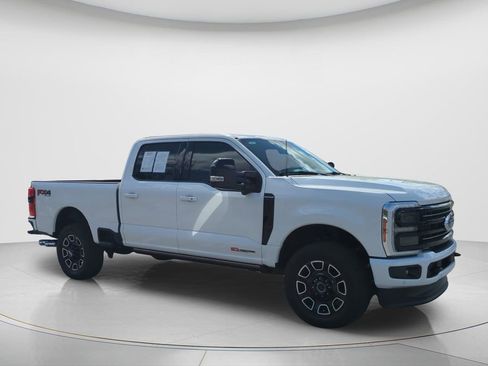 Used 2025 Ford F250 Platinum image 2