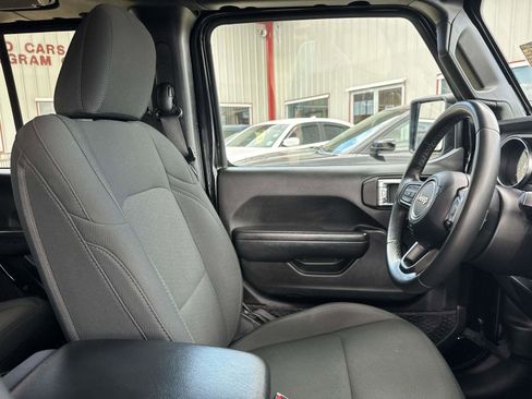 Used 2022 Jeep Wrangler Unlimited Sport image 10